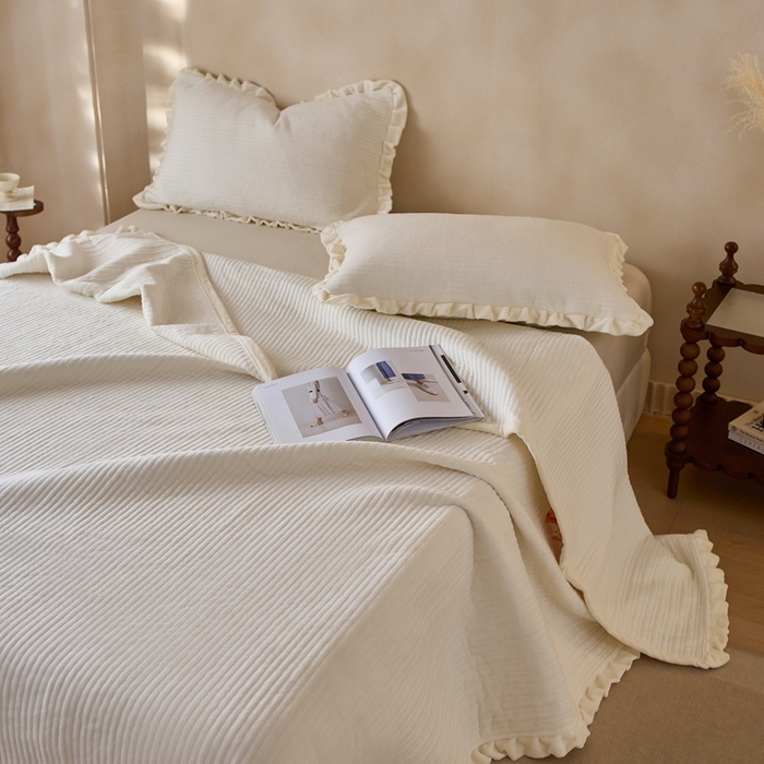 91家纺网 家纺一手货源 找家纺 （总）安莱生活 2025年秋冬新品200克牛奶绒花边床盖单品床盖床盖单件