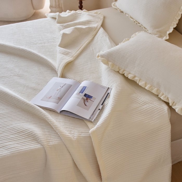 91家纺网 家纺一手货源 找家纺 （总）安莱生活 2025年秋冬新品200克牛奶绒花边床盖单品床盖床盖单件