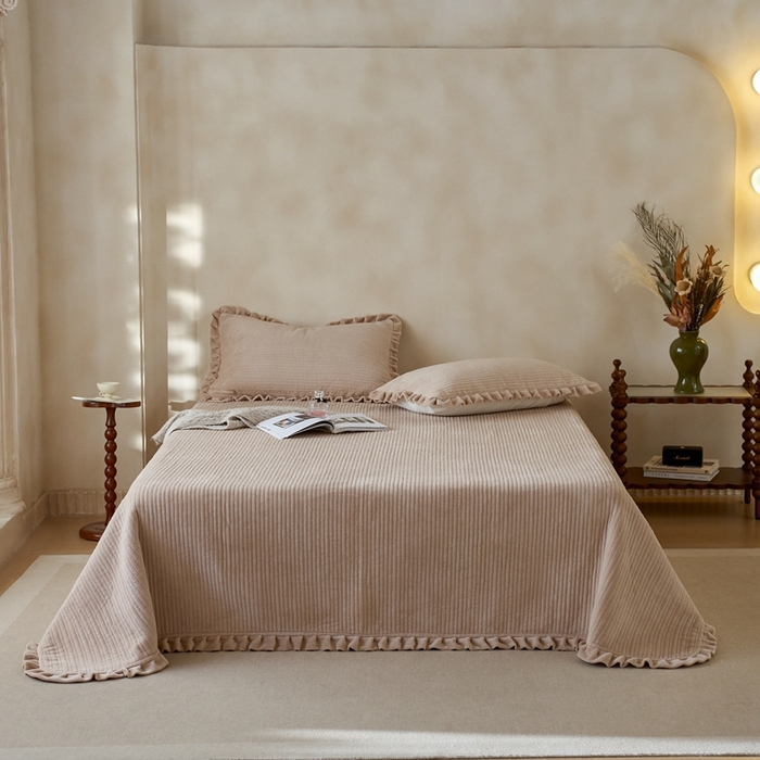 安莱生活 2025年秋冬新品200克牛奶绒花边床盖单品床盖床盖单件 卡其