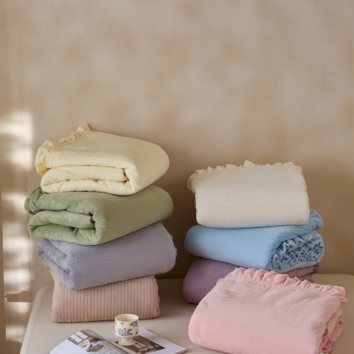 91家纺网 家纺一手货源 找家纺 安莱生活 2025年秋冬新品200克牛奶绒花边床盖单品床盖床盖单件 组合图仅做展示不可下单