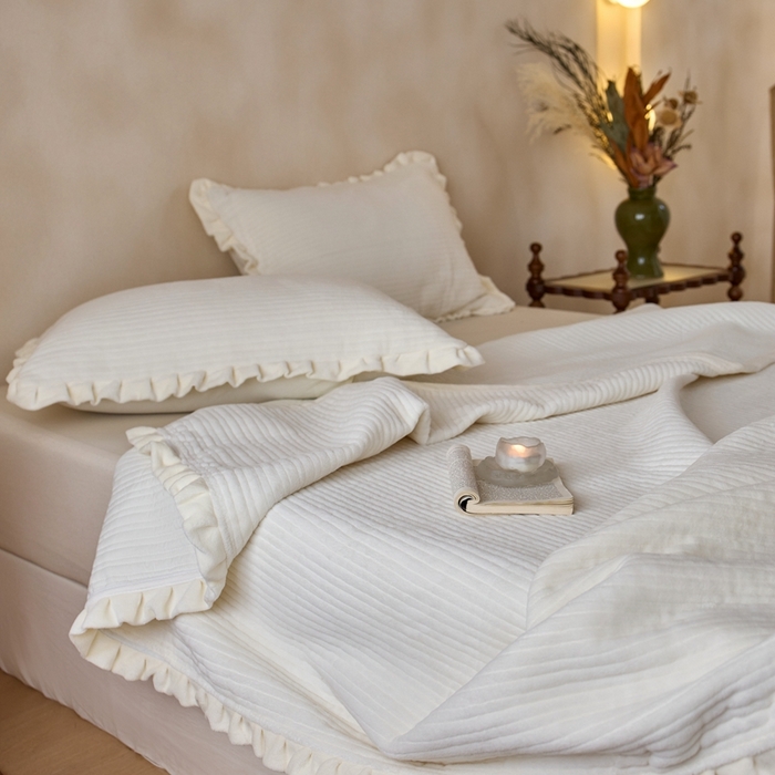 91家纺网 家纺一手货源 找家纺 （总）安莱生活 2025年秋冬新品200克牛奶绒花边床盖单品床盖床盖单件