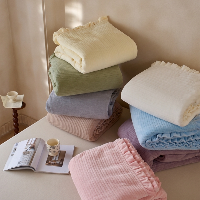 91家纺网 家纺一手货源 找家纺 安莱生活 2025年秋冬新品200克牛奶绒花边床盖单品床盖床盖单件 组合图仅做展示不可下单