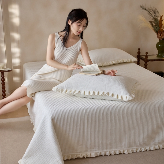 91家纺网 家纺一手货源 找家纺 （总）安莱生活 2025年秋冬新品200克牛奶绒花边床盖单品床盖床盖单件