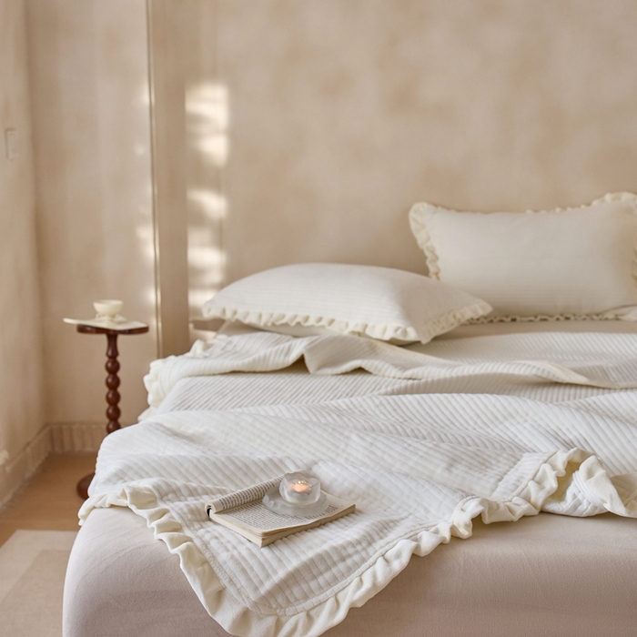 91家纺网 家纺一手货源 找家纺 （总）安莱生活 2025年秋冬新品200克牛奶绒花边床盖单品床盖床盖单件