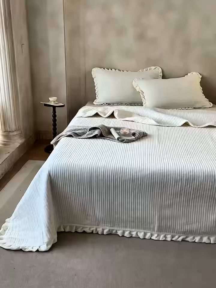 91家纺网 家纺一手货源 找家纺 （总）安莱生活 2025年秋冬新品200克牛奶绒花边床盖单品床盖床盖单件