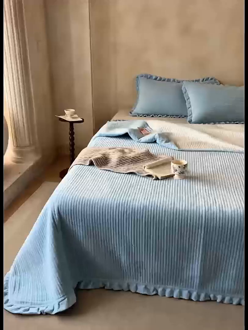 91家纺网 家纺一手货源 找家纺 安莱生活 2025年秋冬新品200克牛奶绒花边床盖单品床盖床盖单件 天蓝