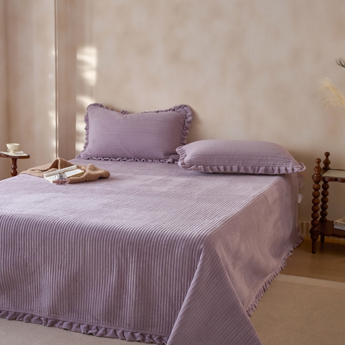 91家纺网 家纺一手货源 找家纺 安莱生活 2025年秋冬新品200克牛奶绒花边床盖单品床盖床盖单件 烟紫