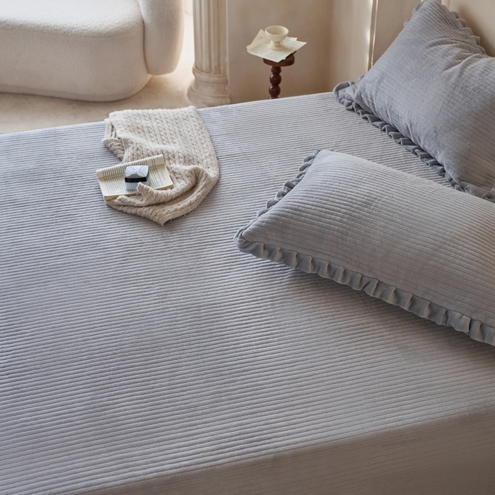 91家纺网 家纺一手货源 找家纺 安莱生活 2025年秋冬新品200克牛奶绒花边床盖单品床盖床盖单件 银灰