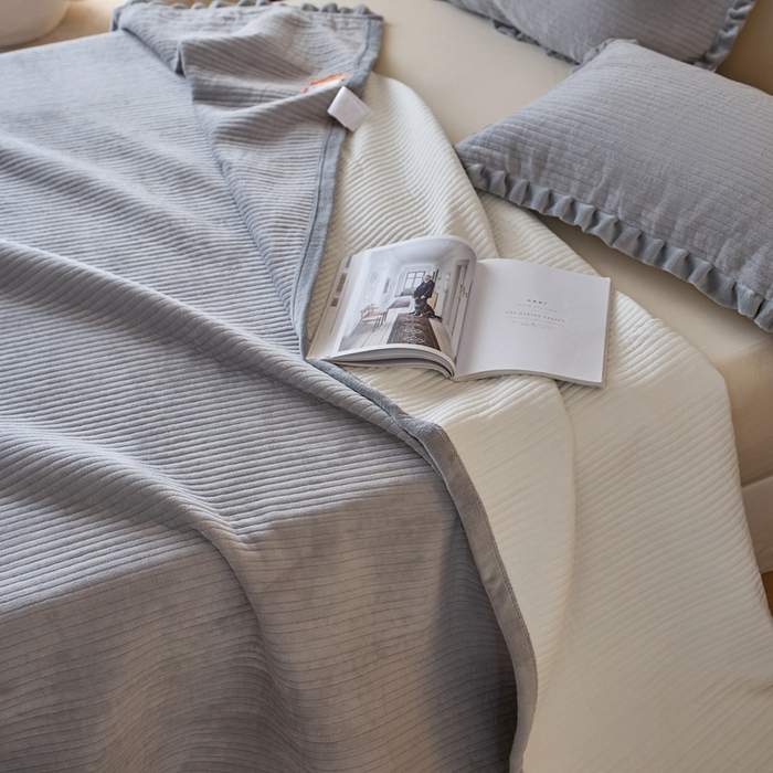 91家纺网 家纺一手货源 找家纺 安莱生活 2025年秋冬新品200克牛奶绒花边床盖单品床盖床盖单件 银灰