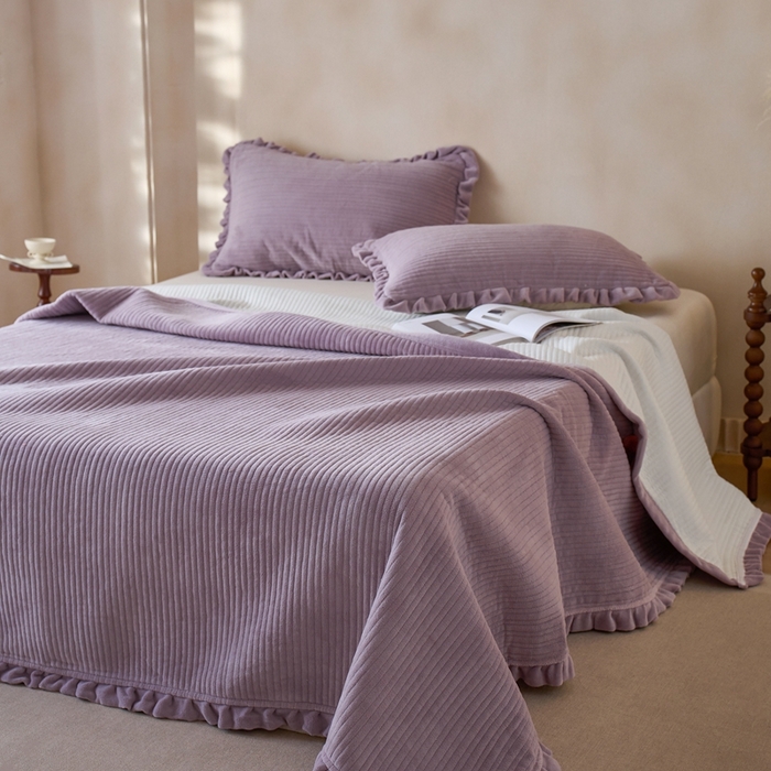 91家纺网 家纺一手货源 找家纺 安莱生活 2025年秋冬新品200克牛奶绒花边床盖单品床盖床盖单件 烟紫
