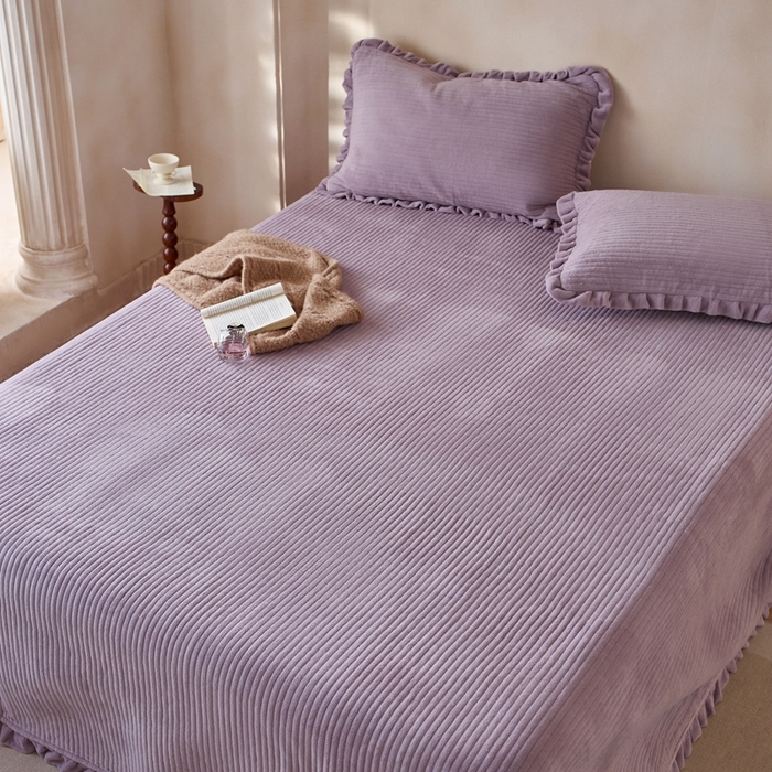91家纺网 家纺一手货源 找家纺 安莱生活 2025年秋冬新品200克牛奶绒花边床盖单品床盖床盖单件 烟紫