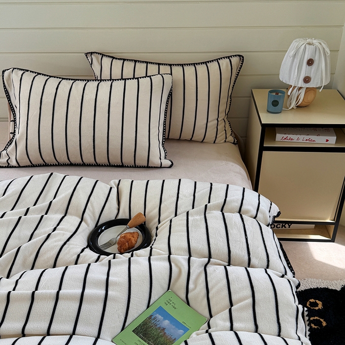 91家纺网 家纺一手货源 找家纺 （总）三朵家纺 2025新款无印风三角针牛奶绒四件套