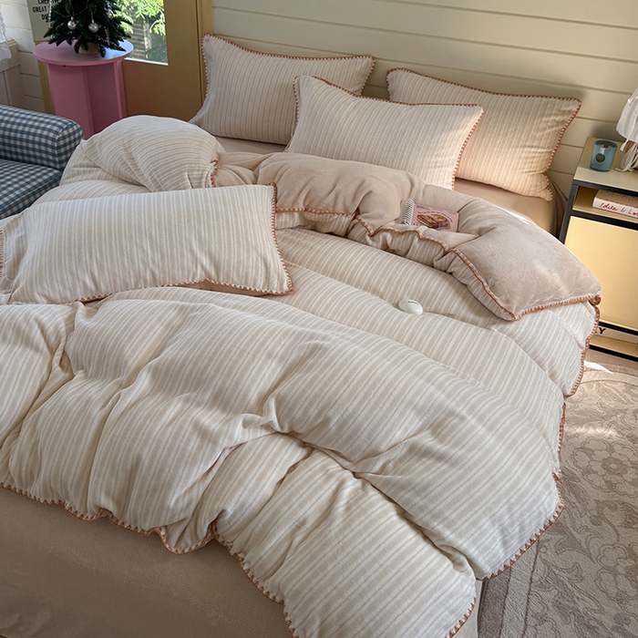 91家纺网 家纺一手货源 找家纺 （总）三朵家纺 2025新款无印风三角针牛奶绒四件套