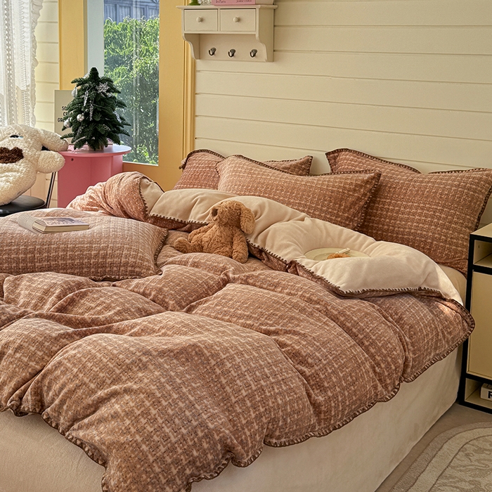 91家纺网 家纺一手货源 找家纺 （总）三朵家纺 2025新款无印风三角针牛奶绒四件套