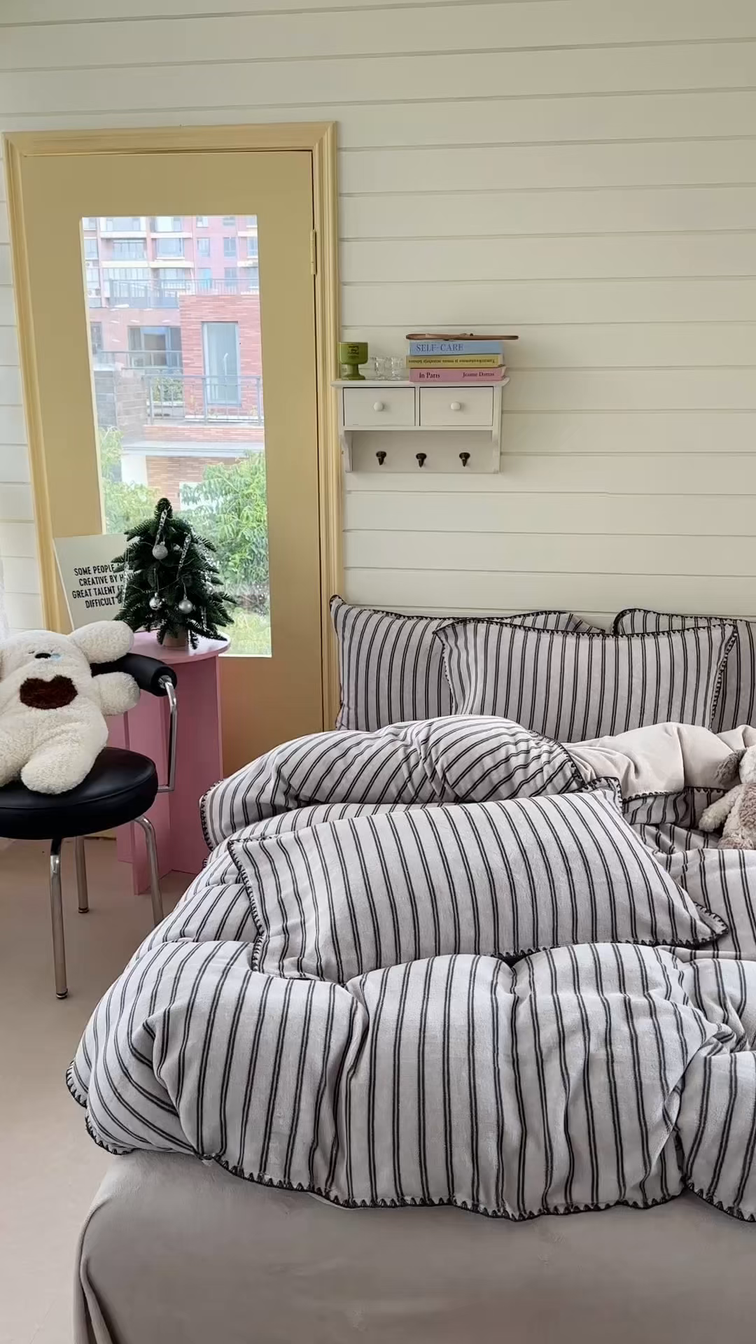 91家纺网 家纺一手货源 找家纺 三朵家纺 2025新款无印风三角针牛奶绒四件套 巴音布鲁灰