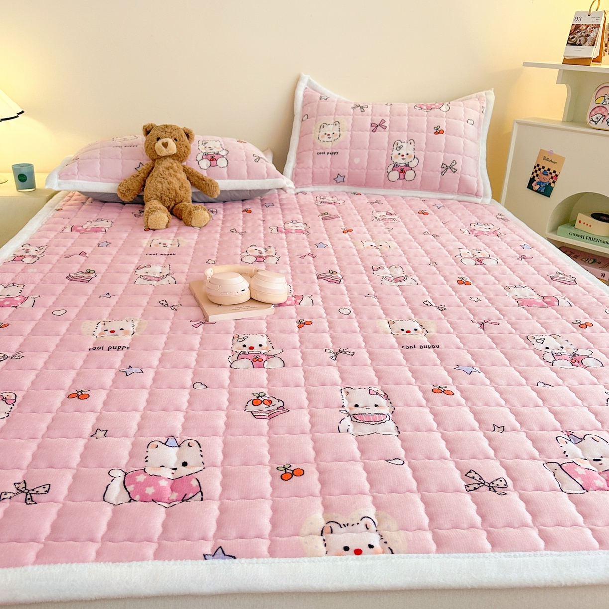 91家纺网 家纺一手货源 找家纺 川悦生活 2025新款A类印花牛奶绒床垫加厚绒保暖床床褥-大床图 床垫茶派小狗