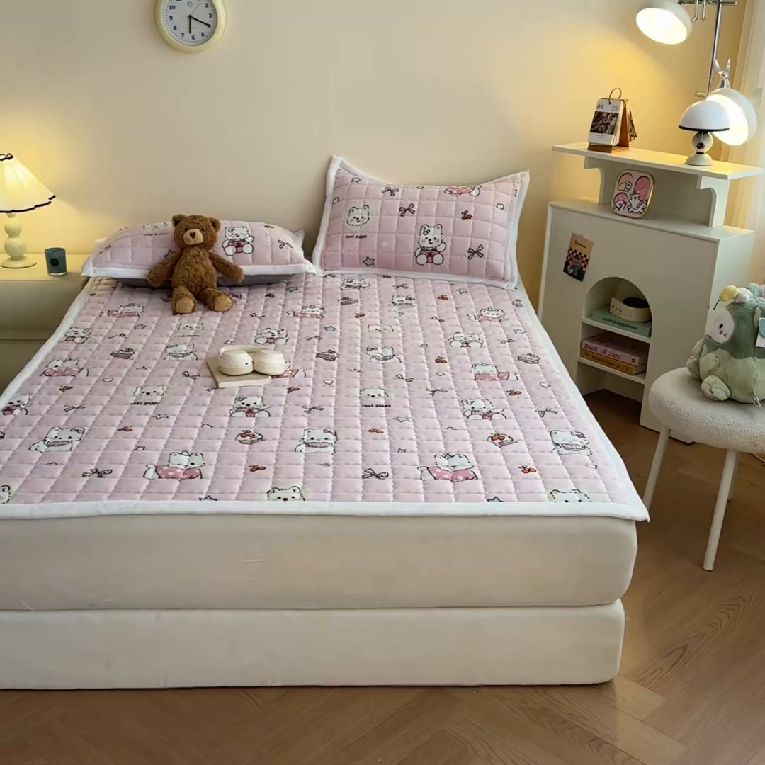 91家纺网 家纺一手货源 找家纺 川悦生活 2025新款A类印花牛奶绒床垫加厚绒保暖床床褥-大床图 床垫茶派小狗