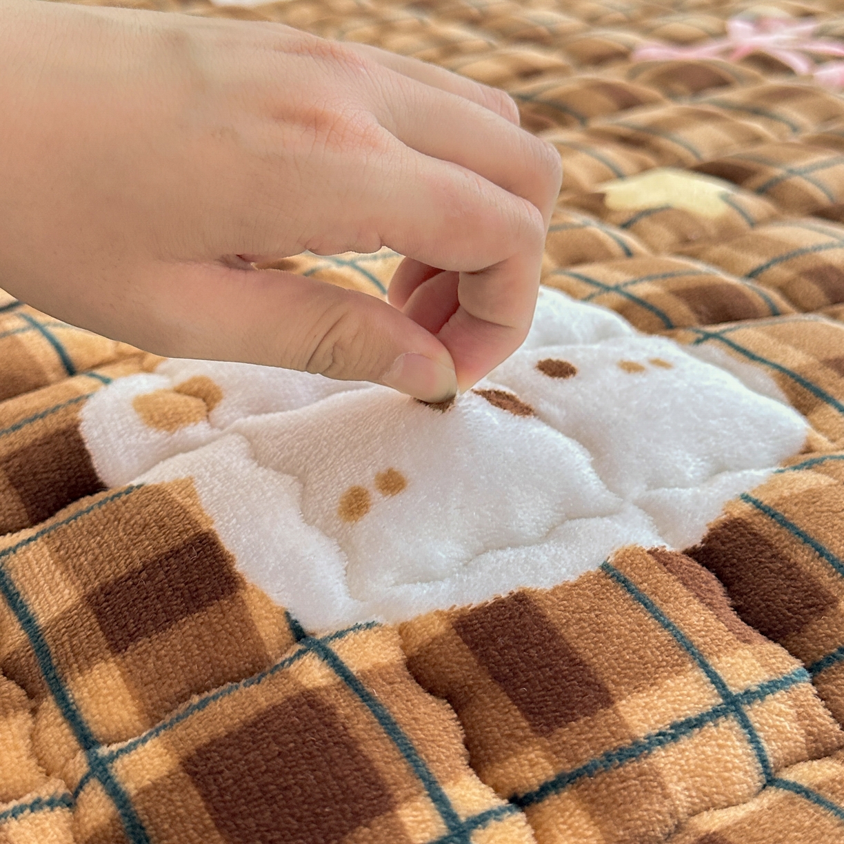 91家纺网 家纺一手货源 找家纺 川悦生活 2025新款A类印花牛奶绒床垫加厚绒保暖床床褥-大床图 床垫茶酥小熊