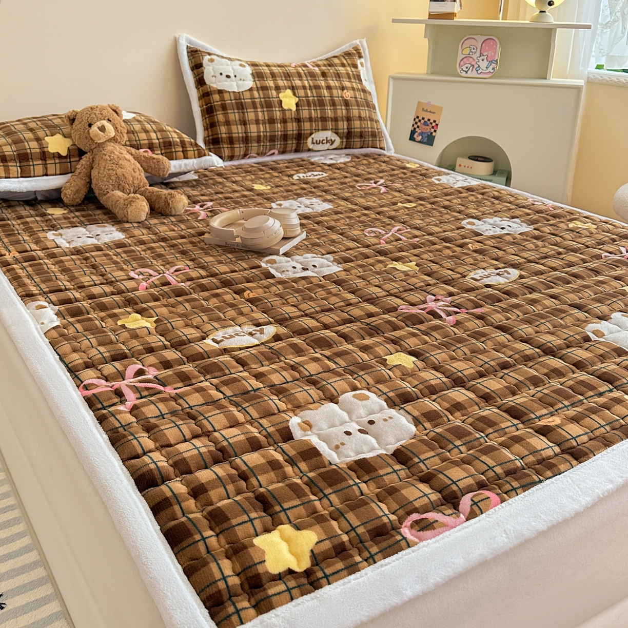 91家纺网 家纺一手货源 找家纺 川悦生活 2025新款A类印花牛奶绒床垫加厚绒保暖床床褥-大床图 床垫茶酥小熊