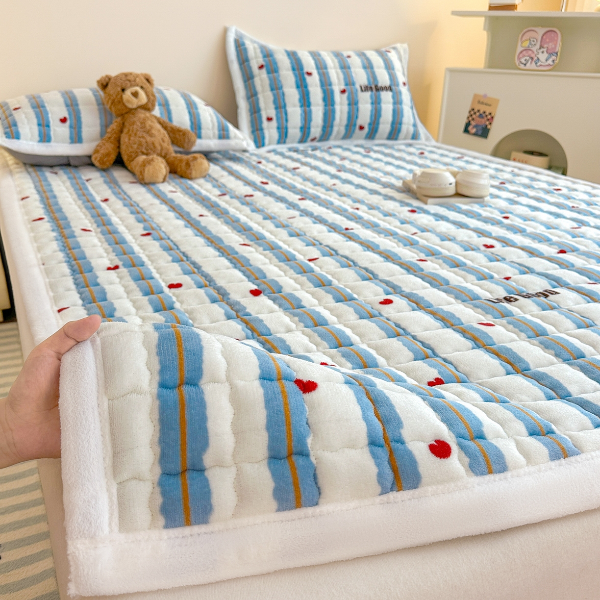 91家纺网 家纺一手货源 找家纺 川悦生活 2025新款A类印花牛奶绒床垫加厚绒保暖床床褥-大床图 床垫格心小屋