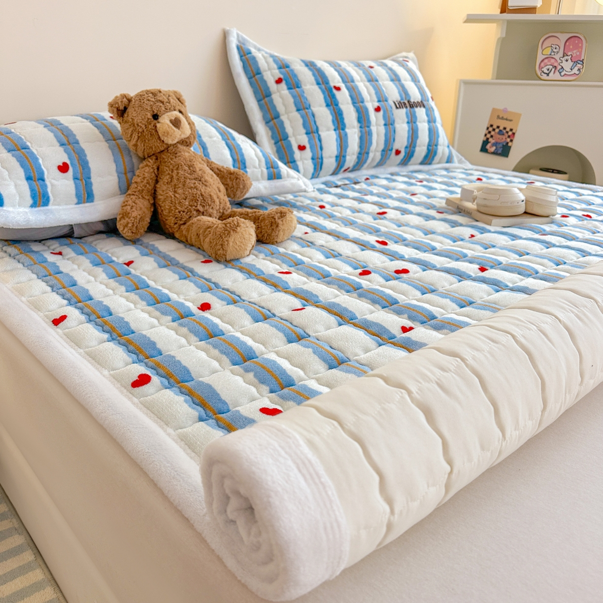 91家纺网 家纺一手货源 找家纺 川悦生活 2025新款A类印花牛奶绒床垫加厚绒保暖床床褥-大床图 床垫格心小屋