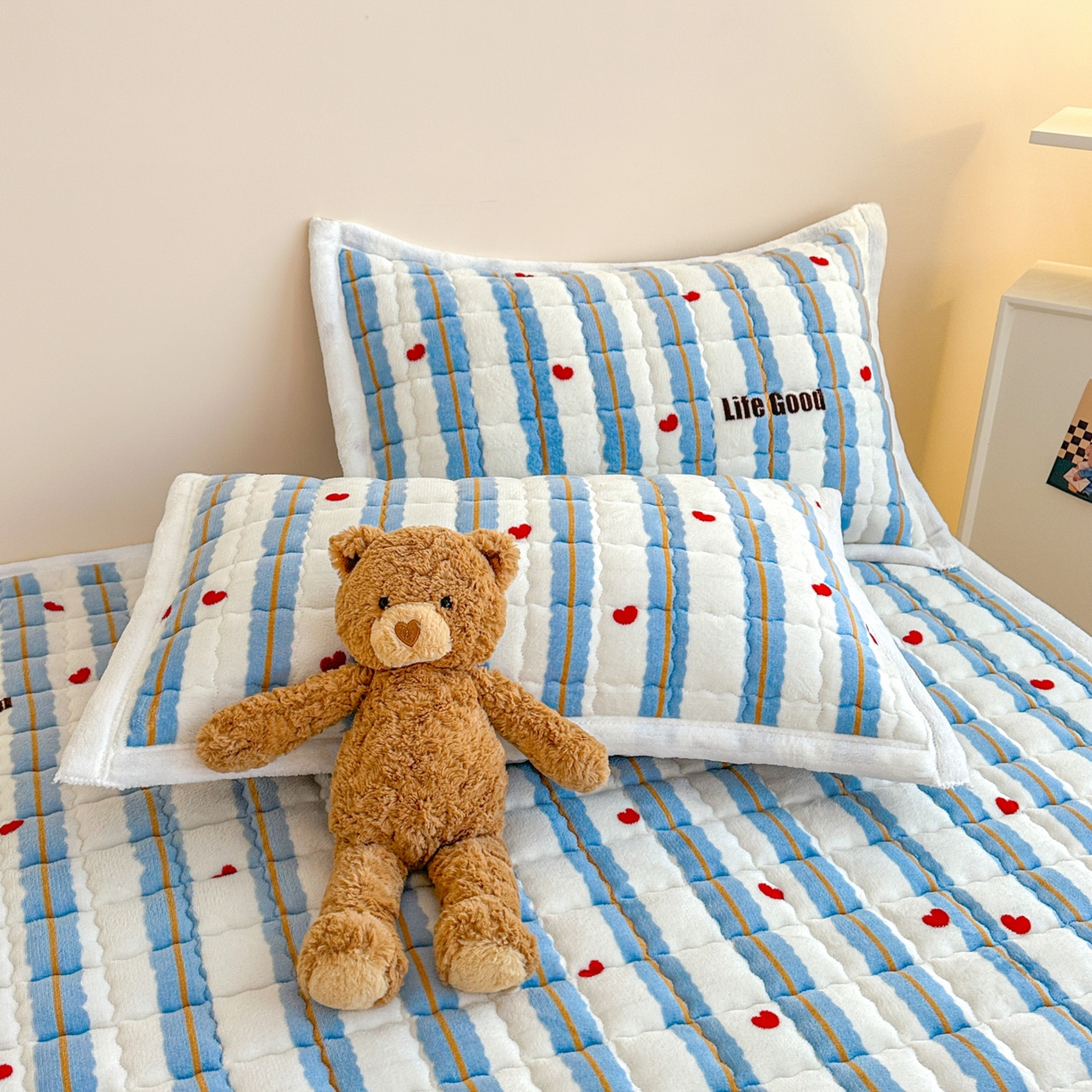 91家纺网 家纺一手货源 找家纺 川悦生活 2025新款A类印花牛奶绒床垫加厚绒保暖床床褥-大床图 床垫格心小屋