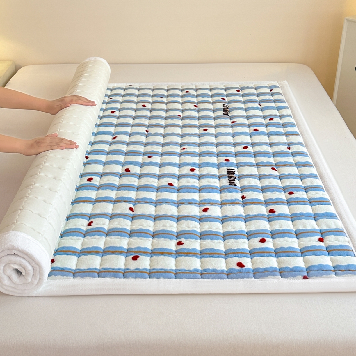 91家纺网 家纺一手货源 找家纺 川悦生活 2025新款A类印花牛奶绒床垫加厚绒保暖床床褥-大床图 床垫格心小屋