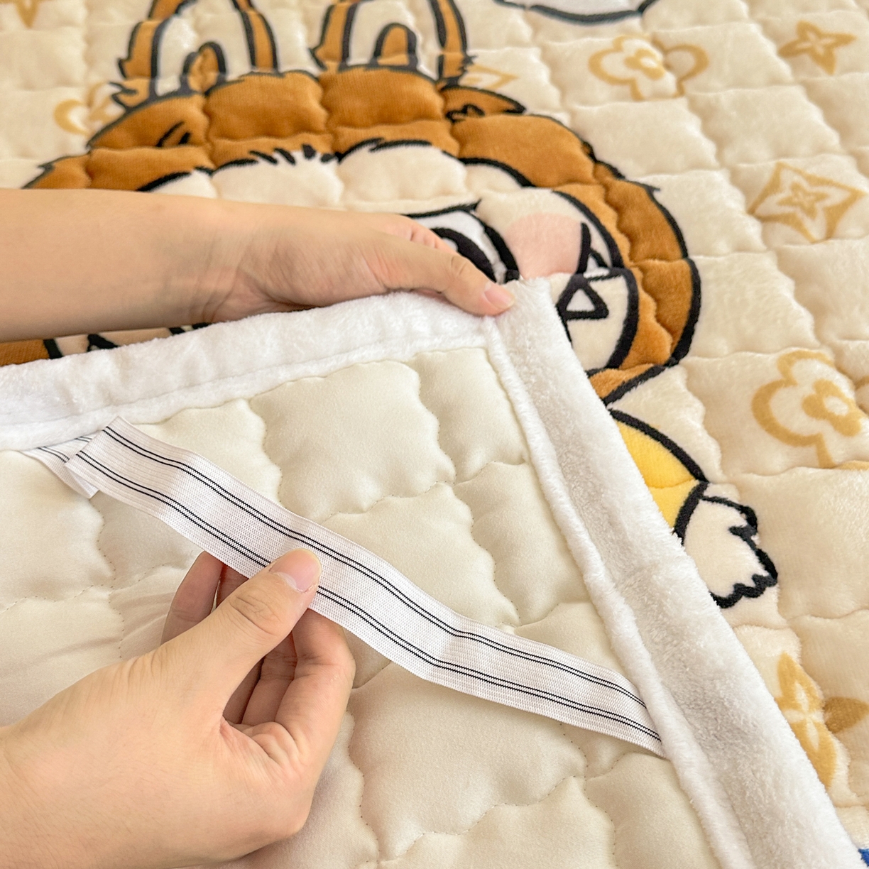 91家纺网 家纺一手货源 找家纺 川悦生活 2025新款A类印花牛奶绒床垫加厚绒保暖床床褥-大床图 床垫怪兽小礼物