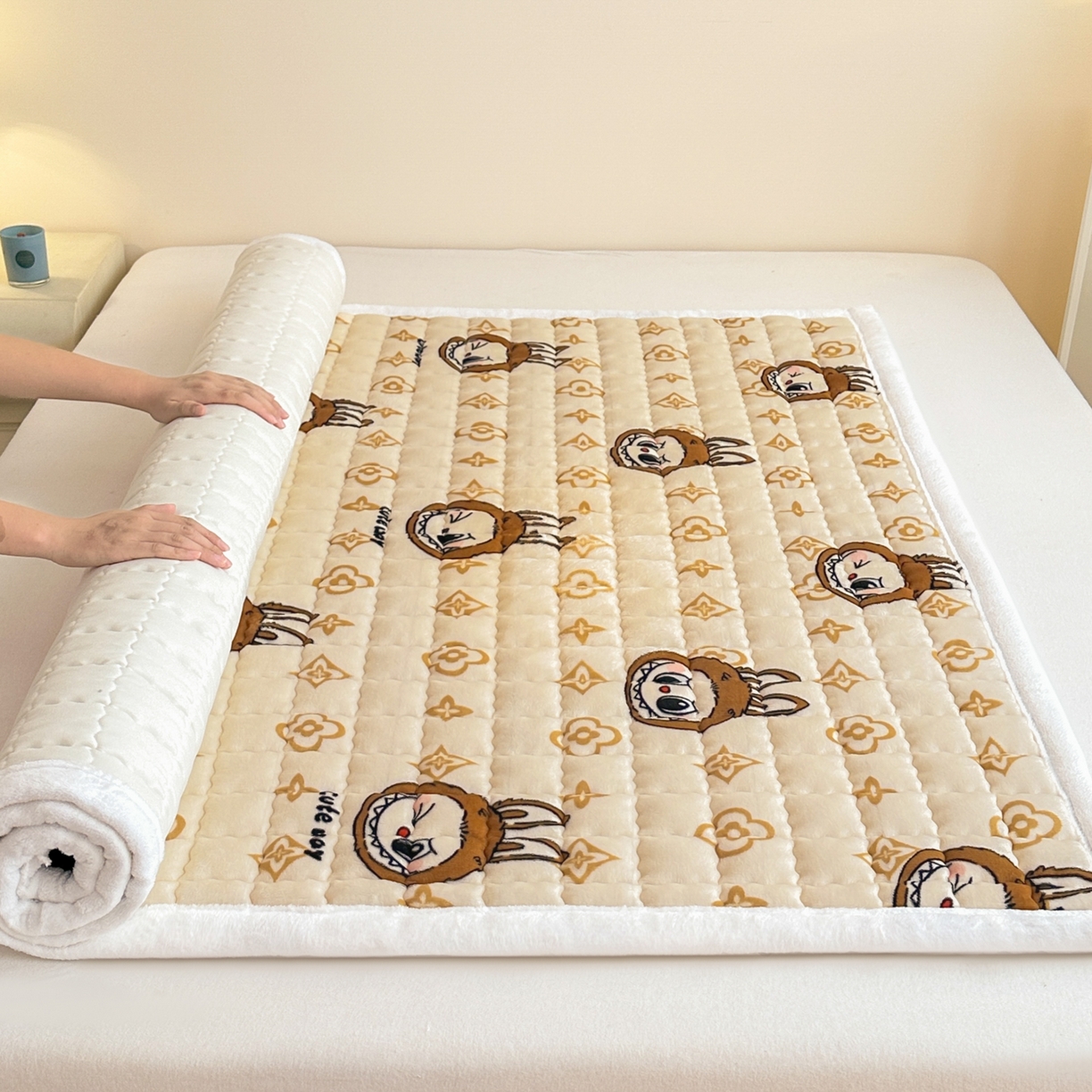 91家纺网 家纺一手货源 找家纺 川悦生活 2025新款A类印花牛奶绒床垫加厚绒保暖床床褥-大床图 床垫怪兽小礼物