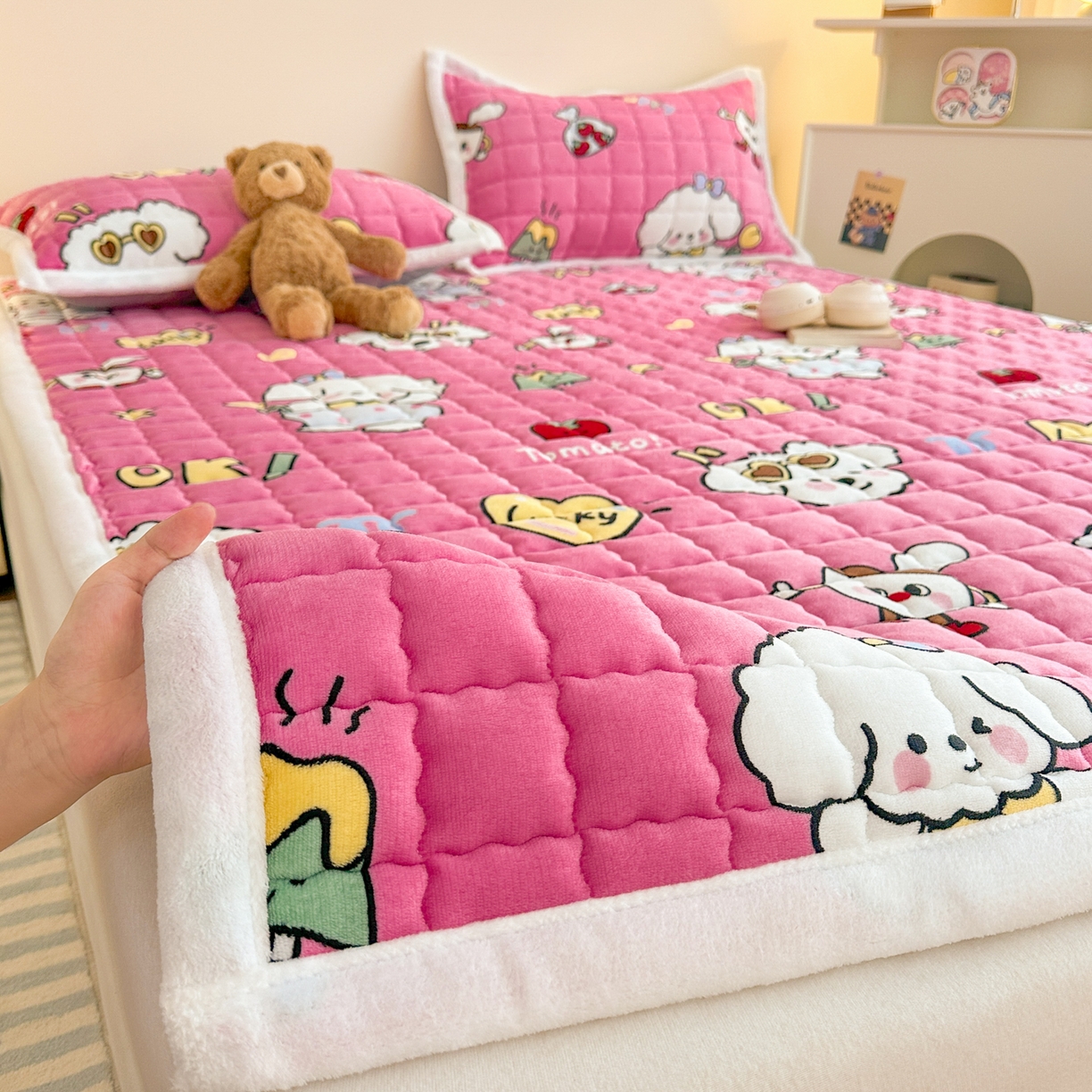 91家纺网 家纺一手货源 找家纺 川悦生活 2025新款A类印花牛奶绒床垫加厚绒保暖床床褥-大床图 床垫嗨皮小奶狗