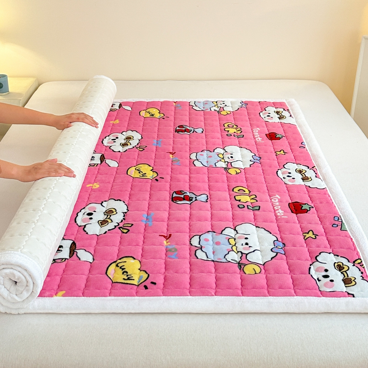 91家纺网 家纺一手货源 找家纺 川悦生活 2025新款A类印花牛奶绒床垫加厚绒保暖床床褥-大床图 床垫嗨皮小奶狗