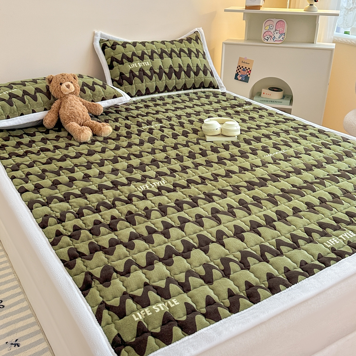 91家纺网 家纺一手货源 找家纺 川悦生活 2025新款A类印花牛奶绒床垫加厚绒保暖床床褥-大床图 床垫简-轻咖