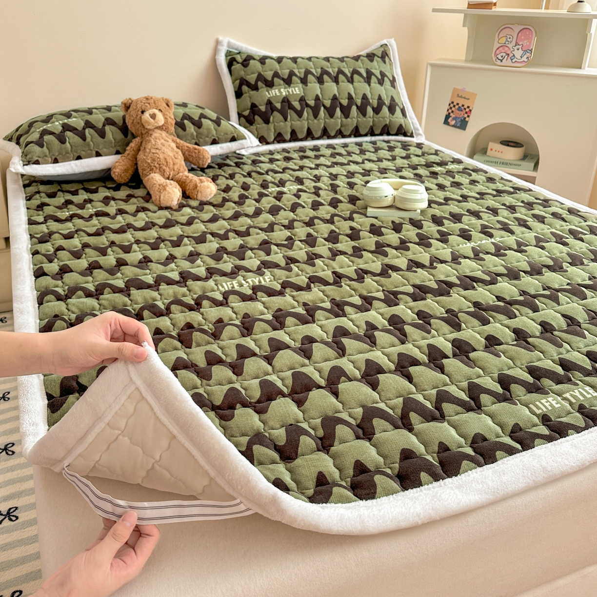 91家纺网 家纺一手货源 找家纺 川悦生活 2025新款A类印花牛奶绒床垫加厚绒保暖床床褥-大床图 床垫简-轻咖