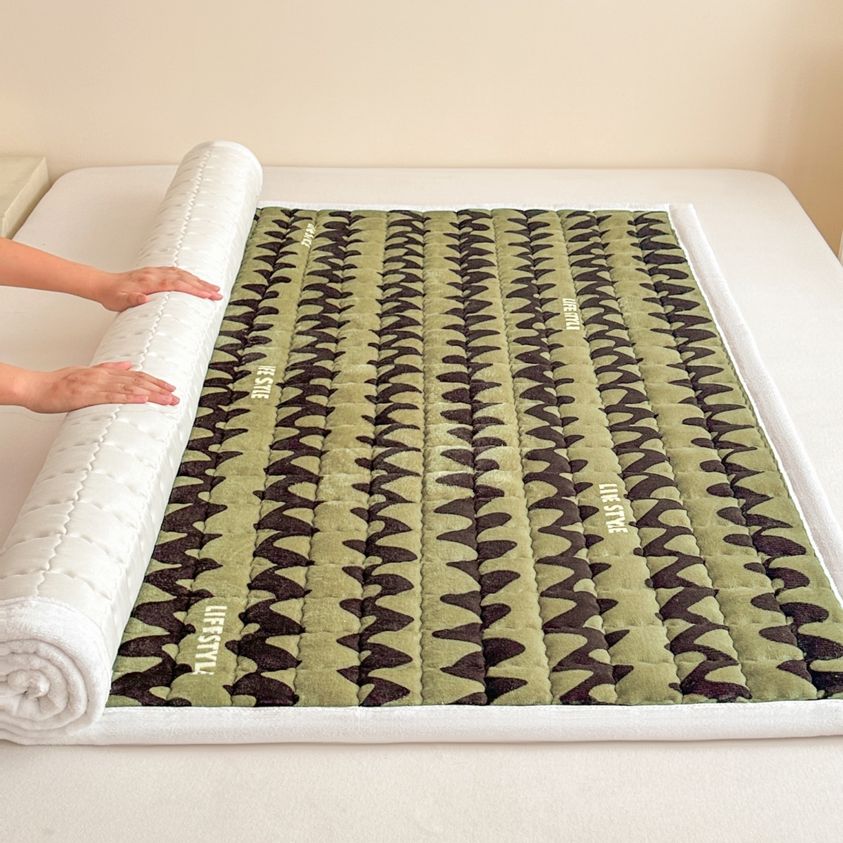 91家纺网 家纺一手货源 找家纺 川悦生活 2025新款A类印花牛奶绒床垫加厚绒保暖床床褥-大床图 床垫简-轻咖