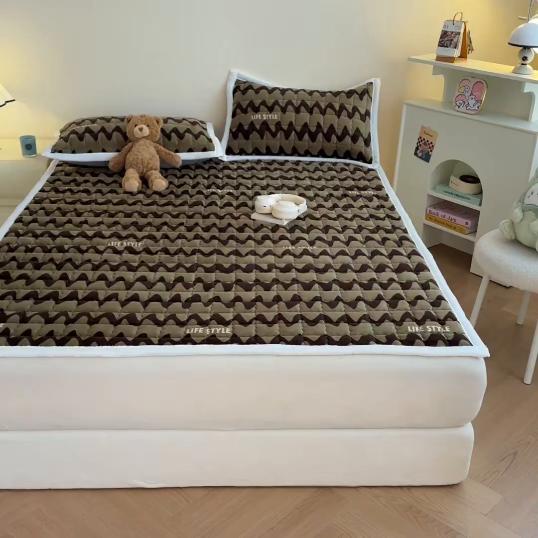 91家纺网 家纺一手货源 找家纺 川悦生活 2025新款A类印花牛奶绒床垫加厚绒保暖床床褥-大床图 床垫简-轻咖