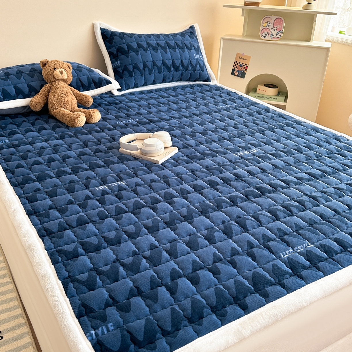 91家纺网 家纺一手货源 找家纺 川悦生活 2025新款A类印花牛奶绒床垫加厚绒保暖床床褥-大床图 床垫简-轻蓝