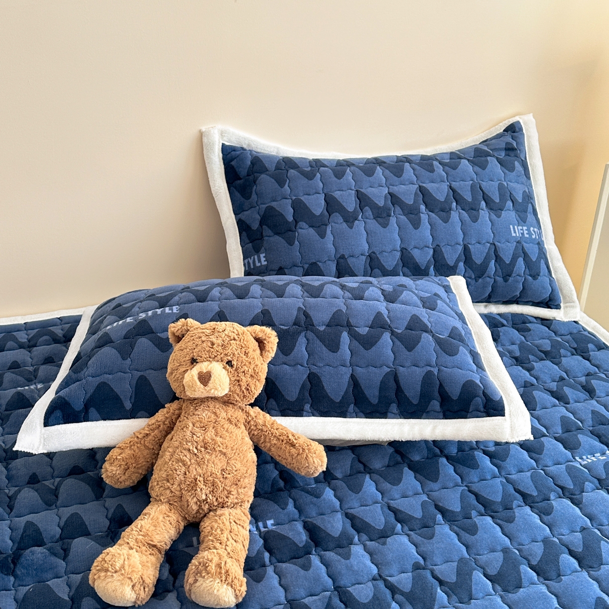 91家纺网 家纺一手货源 找家纺 川悦生活 2025新款A类印花牛奶绒床垫加厚绒保暖床床褥-大床图 床垫简-轻蓝