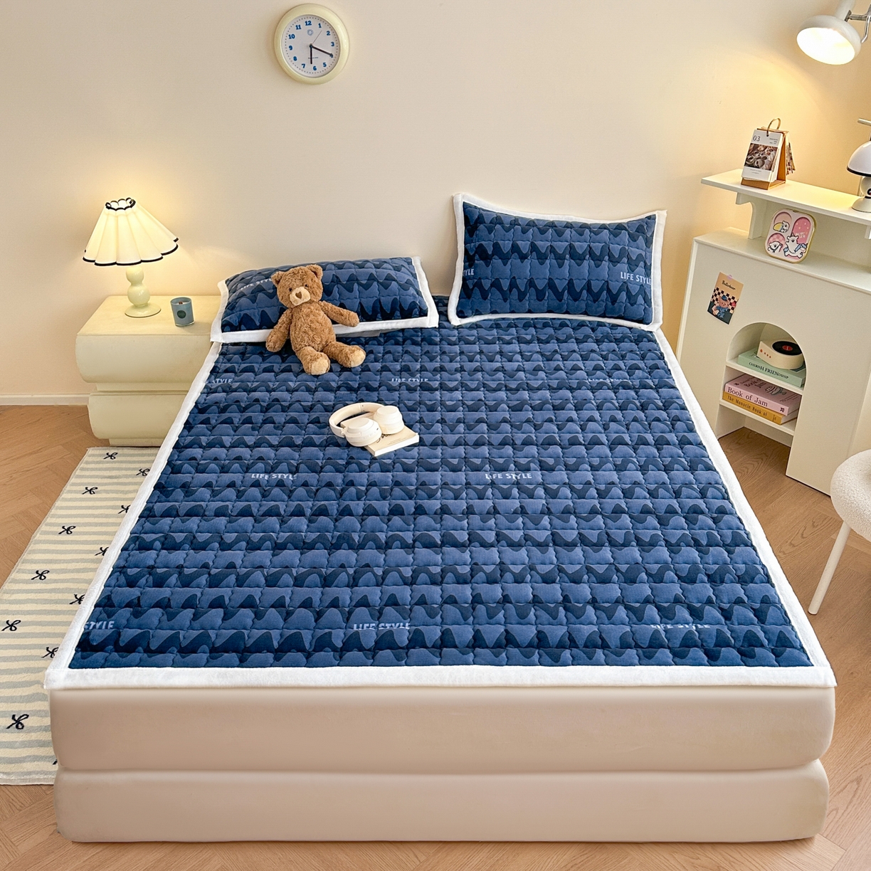 91家纺网 家纺一手货源 找家纺 川悦生活 2025新款A类印花牛奶绒床垫加厚绒保暖床床褥-大床图 床垫简-轻蓝