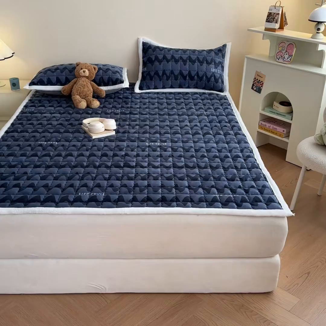 91家纺网 家纺一手货源 找家纺 川悦生活 2025新款A类印花牛奶绒床垫加厚绒保暖床床褥-大床图 床垫简-轻蓝