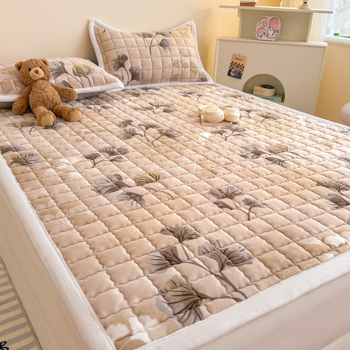 91家纺网 家纺一手货源 找家纺 川悦生活 2025新款A类印花牛奶绒床垫加厚绒保暖床床褥-大床图 床垫净色青睐