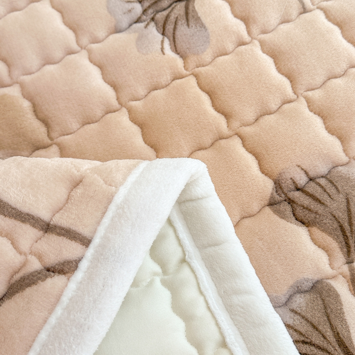 91家纺网 家纺一手货源 找家纺 川悦生活 2025新款A类印花牛奶绒床垫加厚绒保暖床床褥-大床图 床垫净色青睐