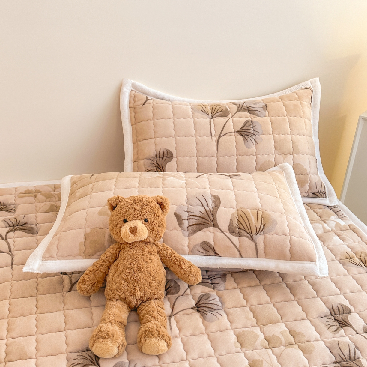 91家纺网 家纺一手货源 找家纺 川悦生活 2025新款A类印花牛奶绒床垫加厚绒保暖床床褥-大床图 床垫净色青睐