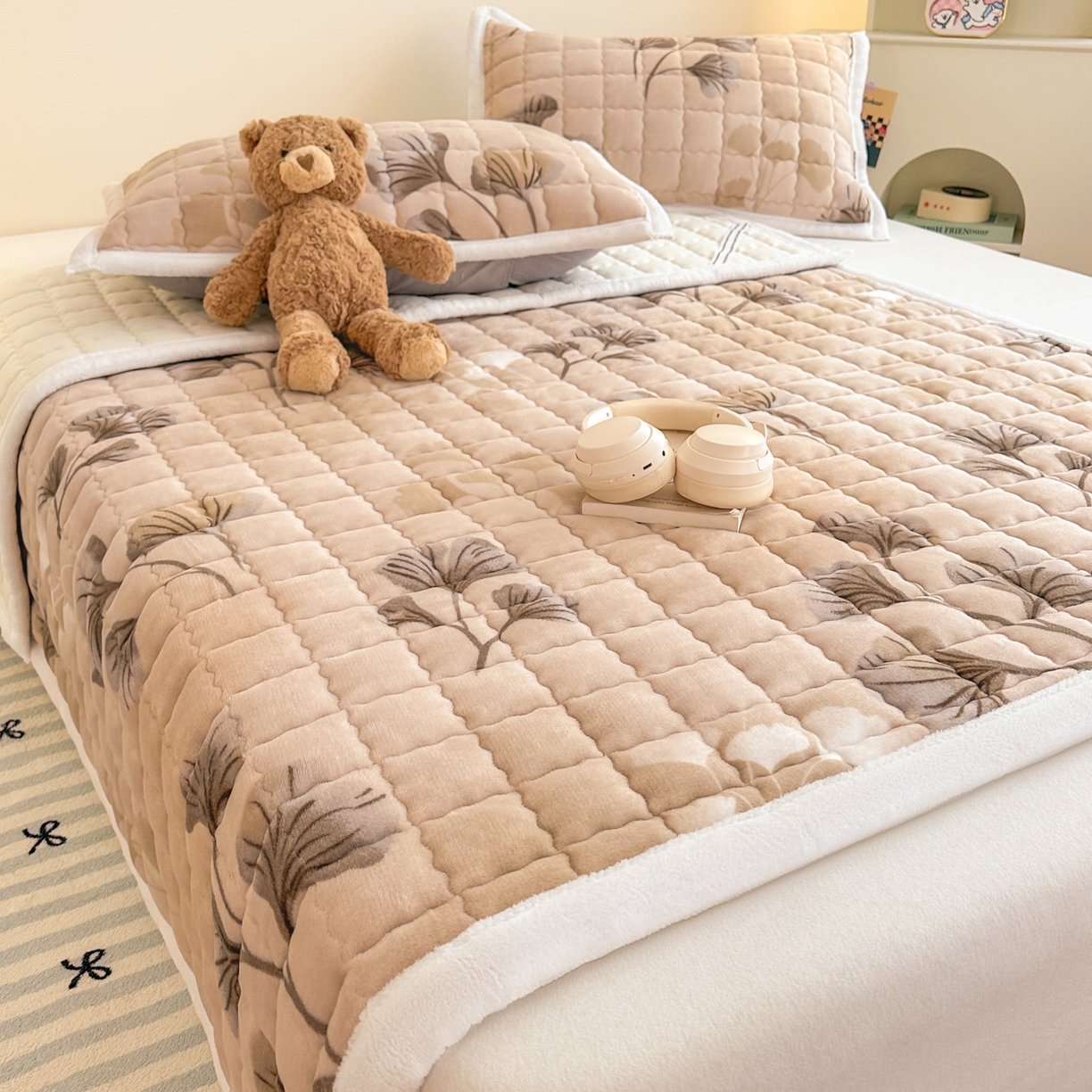 91家纺网 家纺一手货源 找家纺 川悦生活 2025新款A类印花牛奶绒床垫加厚绒保暖床床褥-大床图 床垫净色青睐