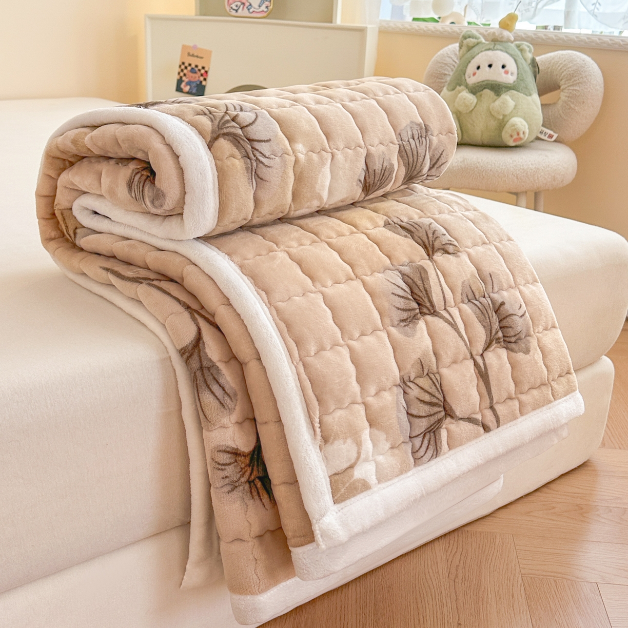 91家纺网 家纺一手货源 找家纺 川悦生活 2025新款A类印花牛奶绒床垫加厚绒保暖床床褥-大床图 床垫净色青睐