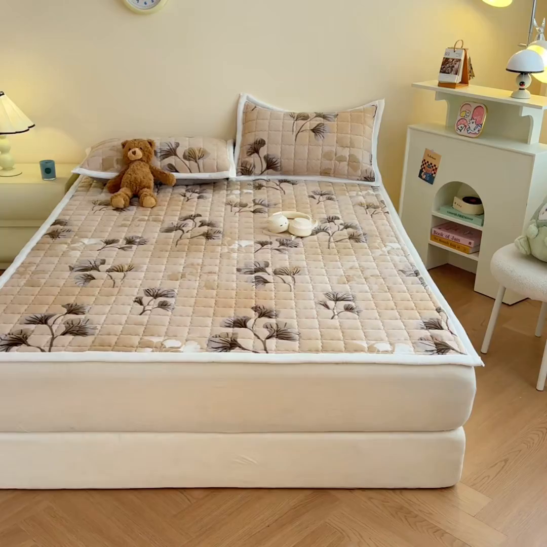 91家纺网 家纺一手货源 找家纺 川悦生活 2025新款A类印花牛奶绒床垫加厚绒保暖床床褥-大床图 床垫净色青睐
