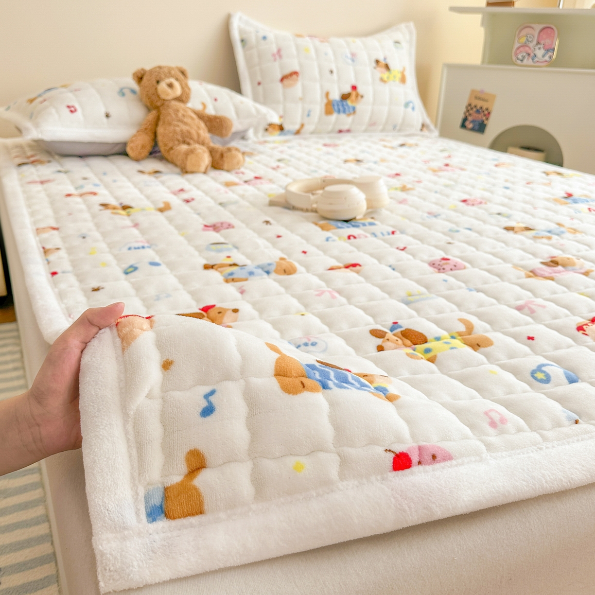 91家纺网 家纺一手货源 找家纺 川悦生活 2025新款A类印花牛奶绒床垫加厚绒保暖床床褥-大床图 床垫快乐腊肠