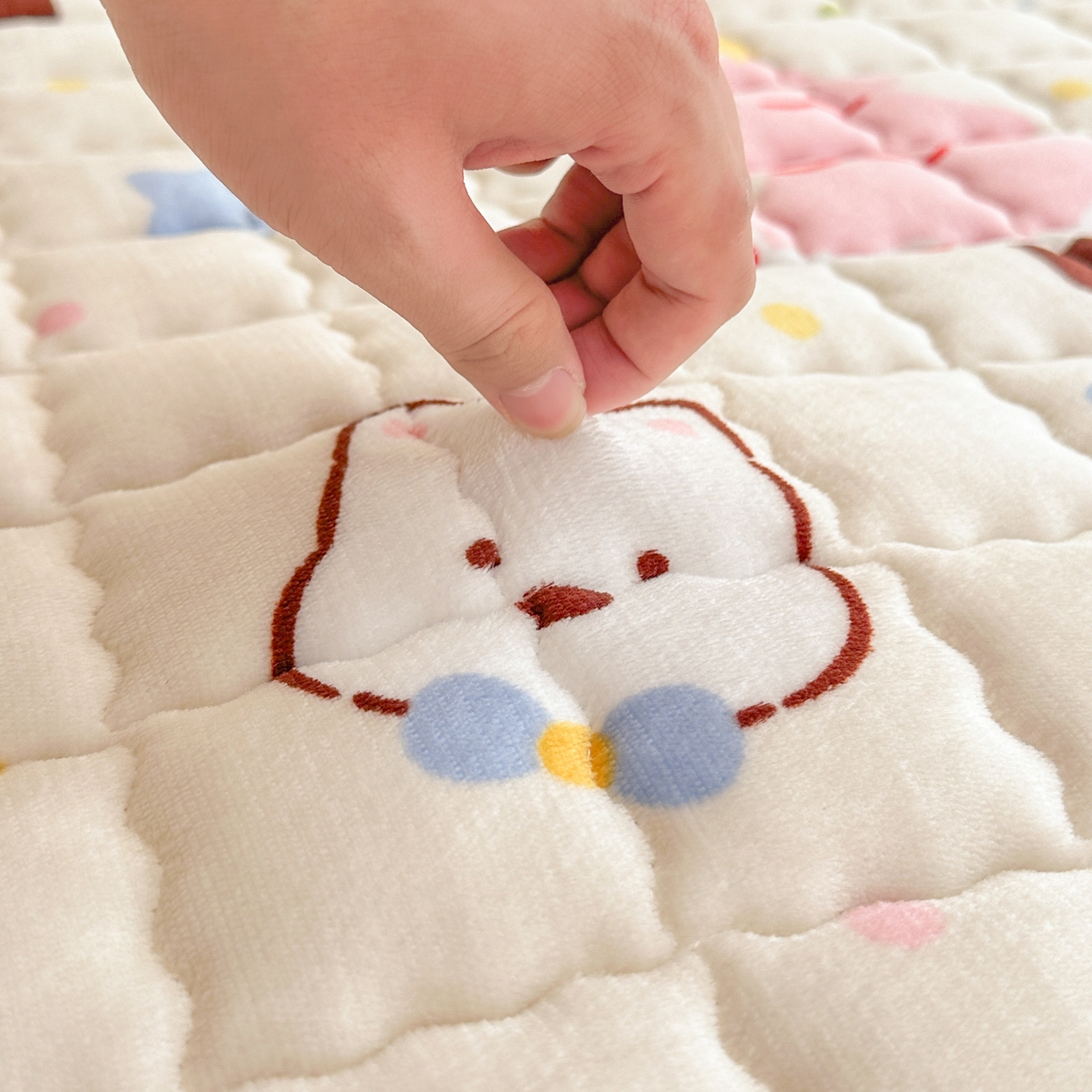 91家纺网 家纺一手货源 找家纺 川悦生活 2025新款A类印花牛奶绒床垫加厚绒保暖床床褥-大床图 床垫奶粉西高地