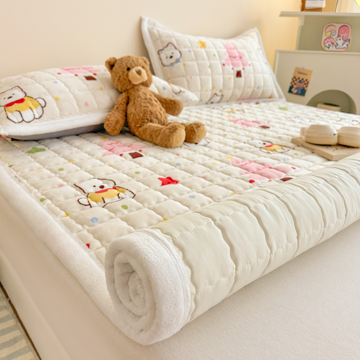 91家纺网 家纺一手货源 找家纺 川悦生活 2025新款A类印花牛奶绒床垫加厚绒保暖床床褥-大床图 床垫奶粉西高地