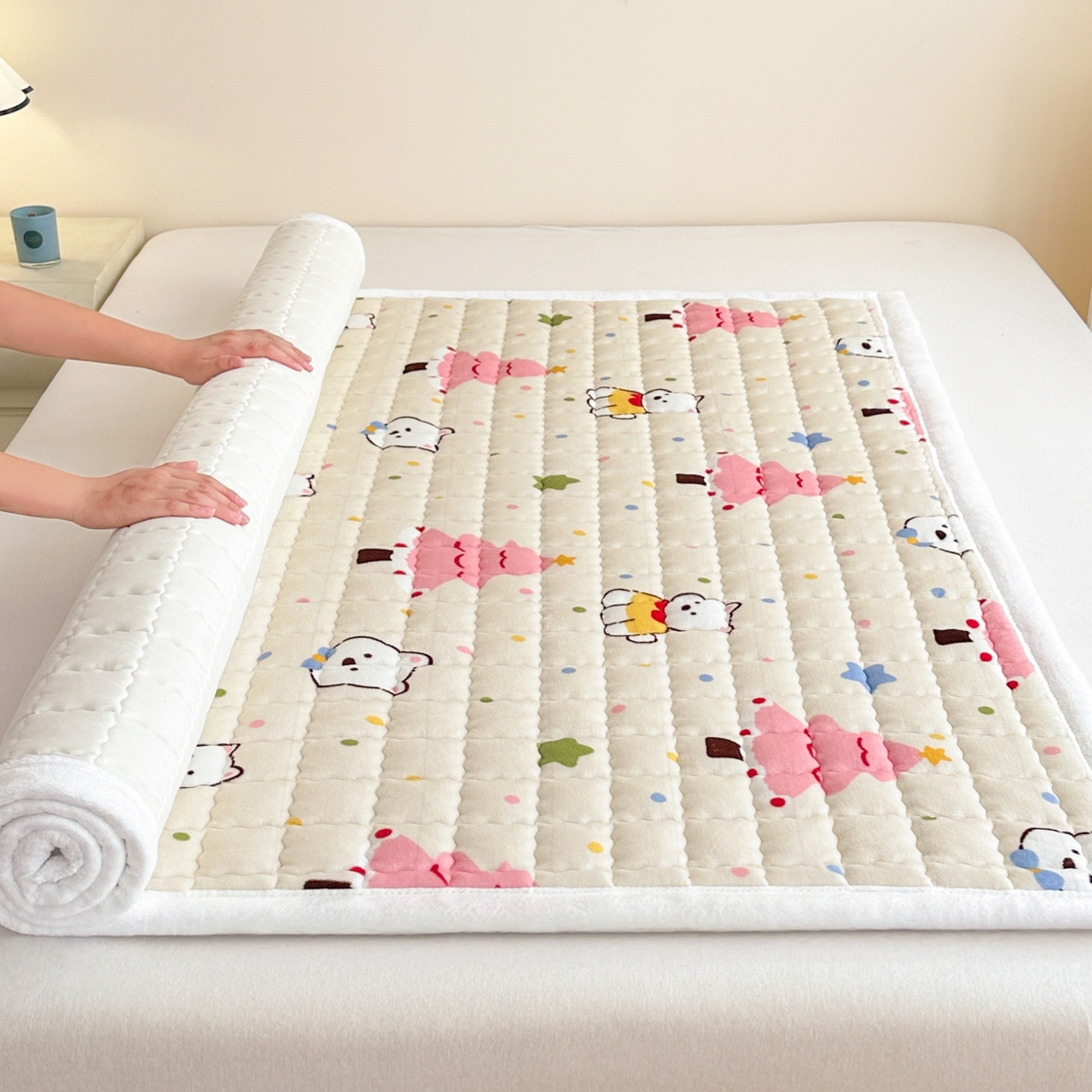 91家纺网 家纺一手货源 找家纺 川悦生活 2025新款A类印花牛奶绒床垫加厚绒保暖床床褥-大床图 床垫奶粉西高地