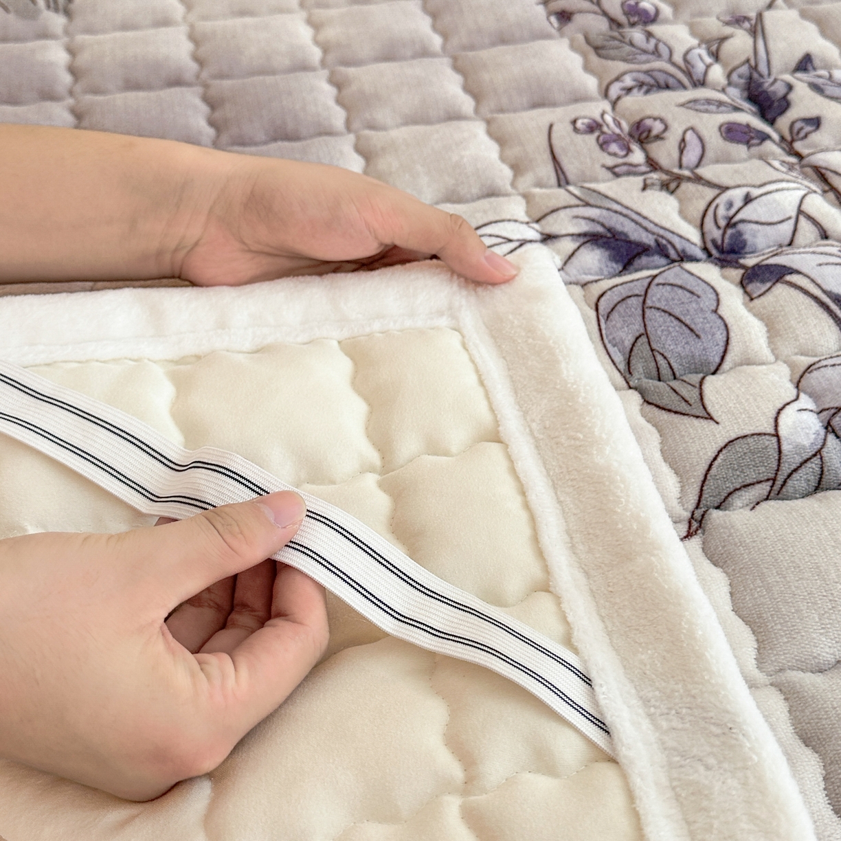 91家纺网 家纺一手货源 找家纺 川悦生活 2025新款A类印花牛奶绒床垫加厚绒保暖床床褥-大床图 床垫浅予花禾